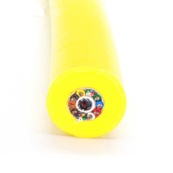 Cable sous-marin flottant léger avec noyau en cuivre et enveloppe en mousse PUR